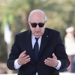 تبون يجدّد تعازيه لعائلات شهداء حادث سقوط طائرة العسكرية في بوفاريك تبون يجدّد تعازيه لعائلات شهداء حادث سقوط طائرة العسكرية في بوفاريك