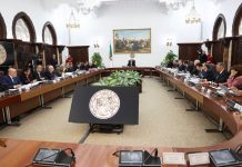 تحديد الدوائر الانتخابية وعدد المقاعد في البرلمان على طاولة الوزراء تحديد الدوائر الانتخابية وعدد المقاعد في البرلمان على طاولة الوزراء