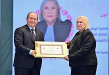 ممثلا لرئيس الجمهورية.. سيفي غريب يُكرم نخبة من النساء الجزائريات ممثلا لرئيس الجمهورية.. سيفي غريب يُكرم نخبة من النساء الجزائريات