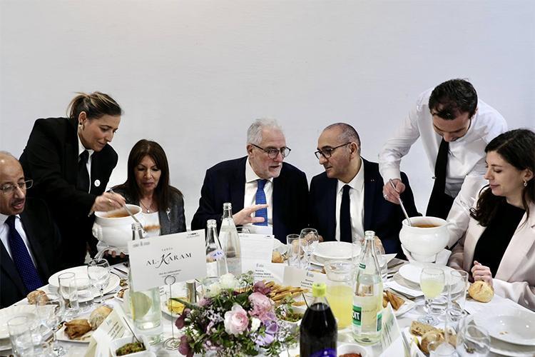 أعضاء من الحكومة الفرنسية في ضيافة مسجد باريس الكبير أعضاء من الحكومة الفرنسية في ضيافة مسجد باريس الكبير