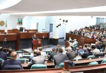 النواب يصوتون على قانون الانتخابات وسط جدل النواب يصوتون على قانون الانتخابات وسط جدل