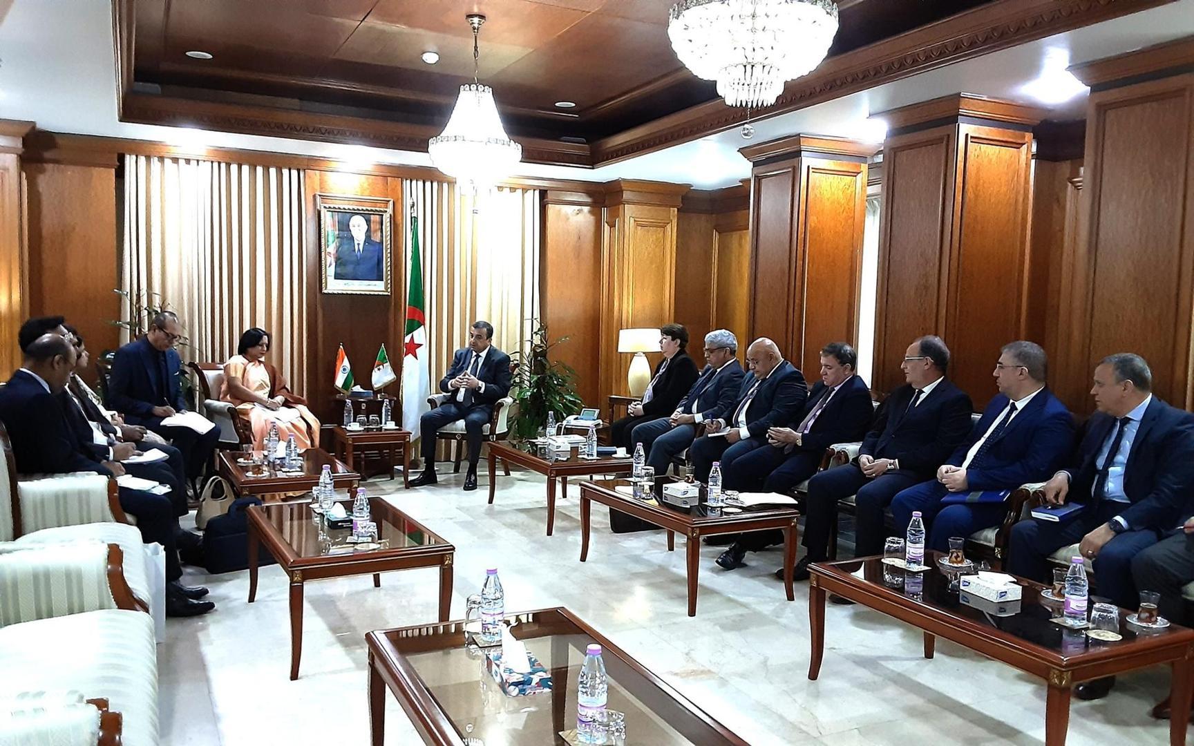 الجزائر والهند تبحثان تعزيز التعاون في المحروقات والمناجم الجزائر والهند تبحثان تعزيز التعاون في المحروقات والمناجم