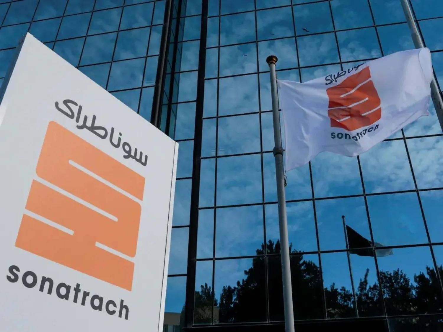 الجزائر تسلم النيجر أولى شحنات وقود الطائرات الجزائر تسلم النيجر أولى شحنات وقود الطائرات