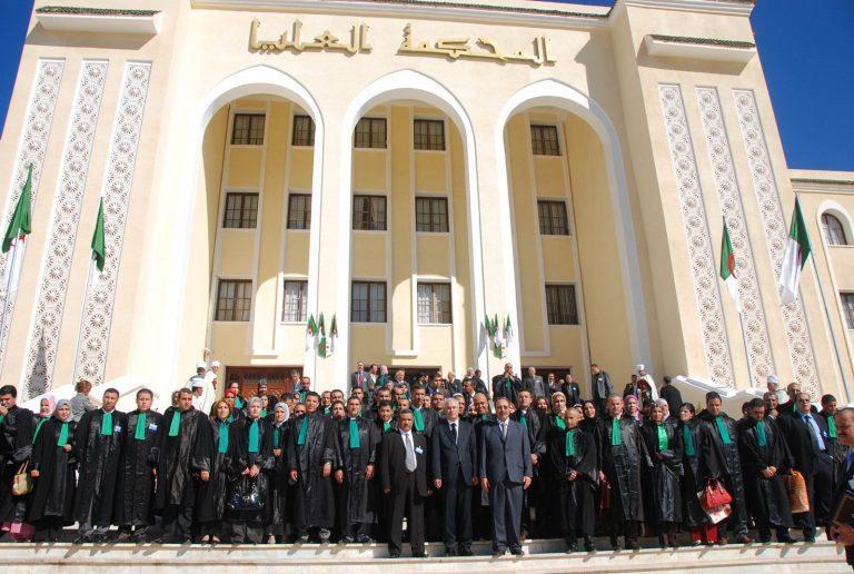 بعد التغيير الحكومي الرئيس الجزائري يجري تغييرات في سلك القضاء بعد التغيير الحكومي الرئيس الجزائري يجري تغييرات في سلك القضاء