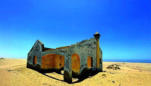 Artistic intervention brings together researchers Artistic intervention brings together researchers