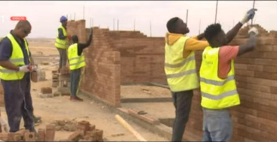 Housing in Namibe: Twenty social houses under construction in the Makala Tchipaty neighborhood, in Moçâmedes Housing in Namibe: Twenty social houses under construction in the Makala Tchipaty neighborhood, in Moçâmedes