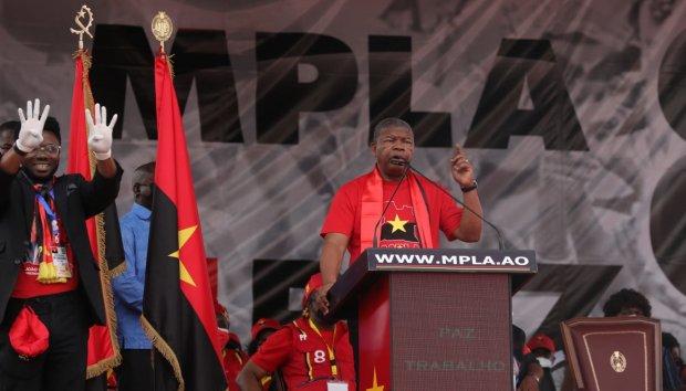 MPLA president announces the construction of an airport city MPLA president announces the construction of an airport city