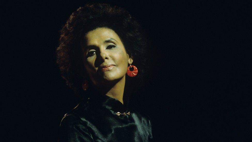 Lena Horne first black actress to have Broadway theatre named in her honour Lena Horne first black actress to have Broadway theatre named in her honour