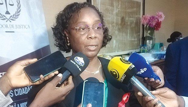 About 320,000 people are living with the AIDS virus About 320,000 people are living with the AIDS virus