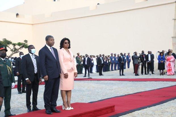 Head of State watches the hoisting of the monument flag Head of State watches the hoisting of the monument flag