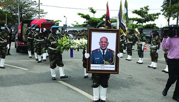 Commander-in-Chief pays homage to General Kamorteiro Commander-in-Chief pays homage to General Kamorteiro