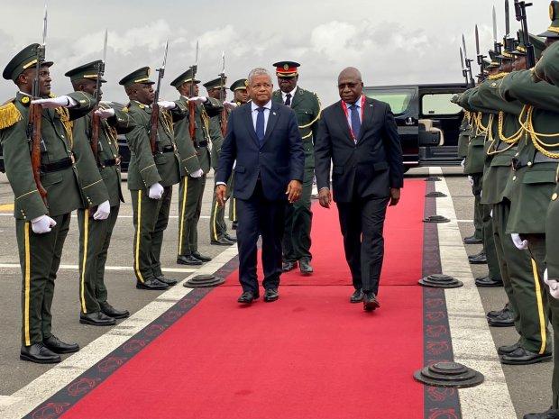 Heads of State and Government arrive in Luanda for the OEACP summit Heads of State and Government arrive in Luanda for the OEACP summit