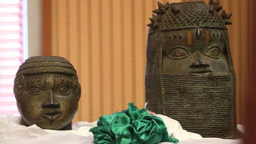 Benin Bronzes: Germany returns looted artefacts to Nigeria Benin Bronzes: Germany returns looted artefacts to Nigeria