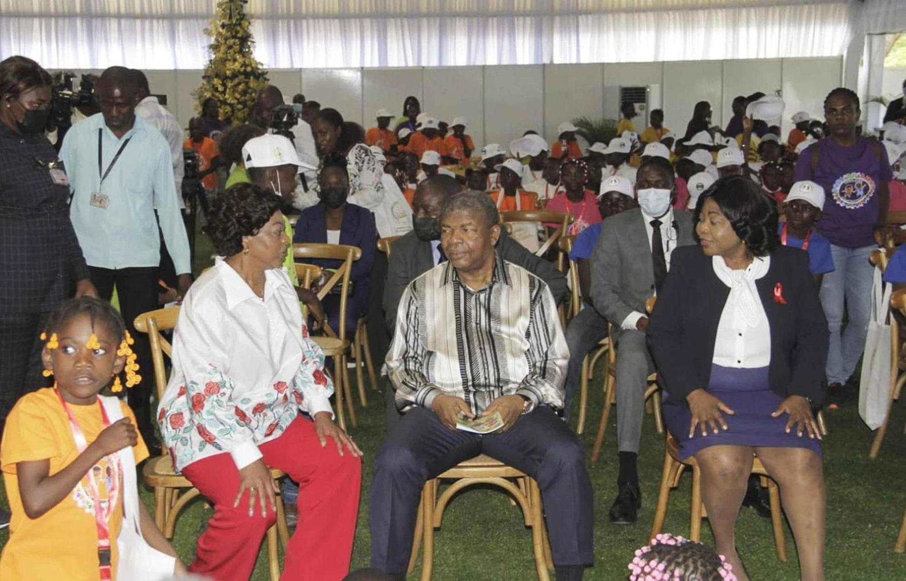 Presidential couple celebrates with children Presidential couple celebrates with children