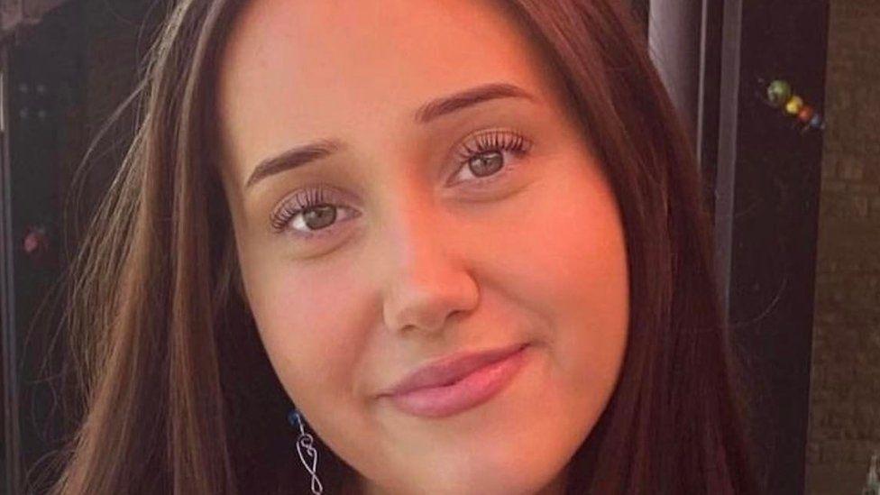 TikTok: Welsh speakers use social media to teach others TikTok: Welsh speakers use social media to teach others