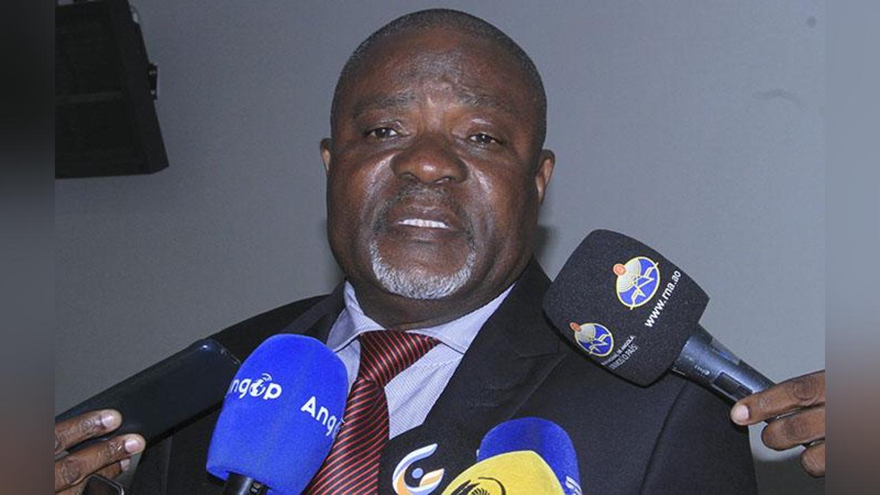 Ambassador Augusto Cunha delivers credentials in Azerbaijan Ambassador Augusto Cunha delivers credentials in Azerbaijan