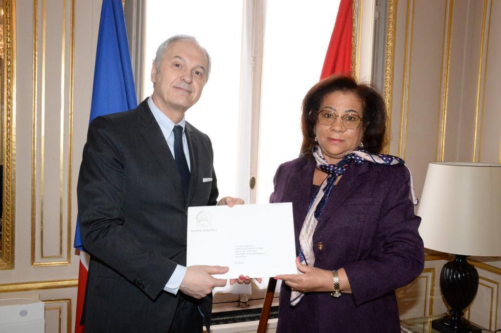 Ambassador Guilhermina Prata presents Figured Letters in Paris Ambassador Guilhermina Prata presents Figured Letters in Paris