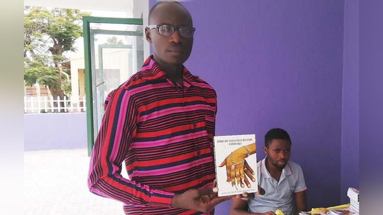 Writer advocates encouraging the promotion of literature Writer advocates encouraging the promotion of literature