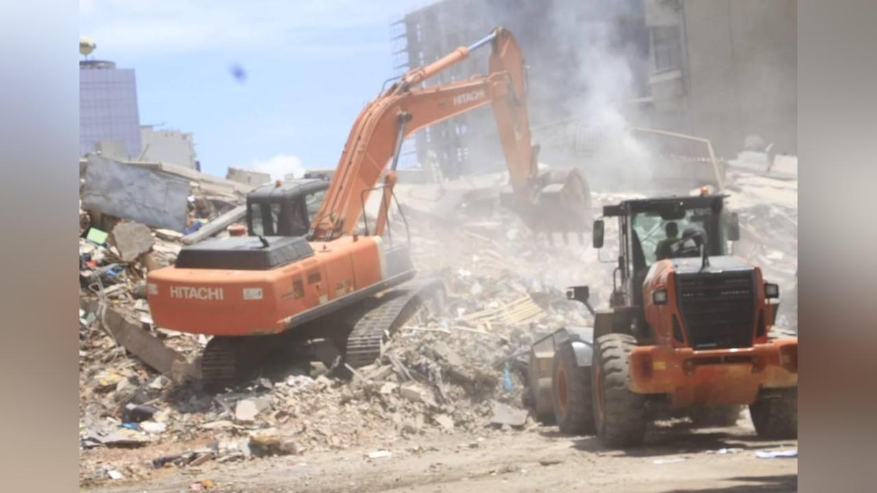 Governor praises the team's commitment to removing rubble Governor praises the team's commitment to removing rubble