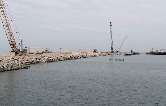 PR notices works at the Barra do Dande Ocean Terminal - Angola