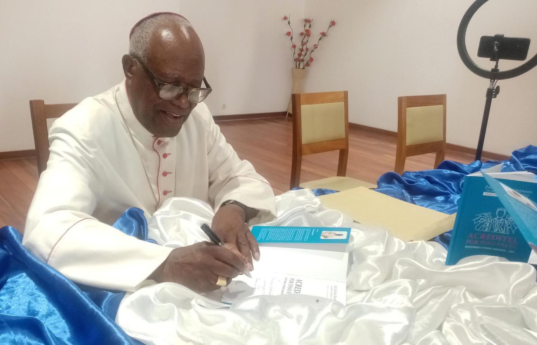 Dom Kamwenho debuts in literature at age 89 Angola