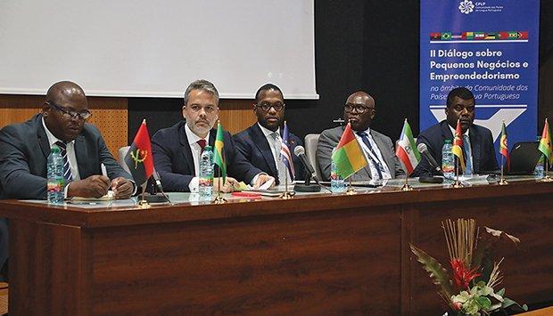 Angola defends more investments to strengthen economies Angola defends more investments to strengthen economies