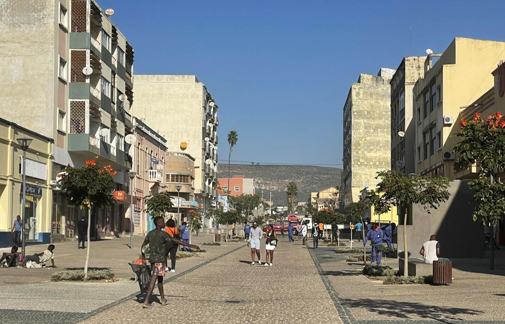 PR comforts families of victims of lightning strikes in Huíla and Huambo PR comforts families of victims of lightning strikes in Huíla and Huambo
