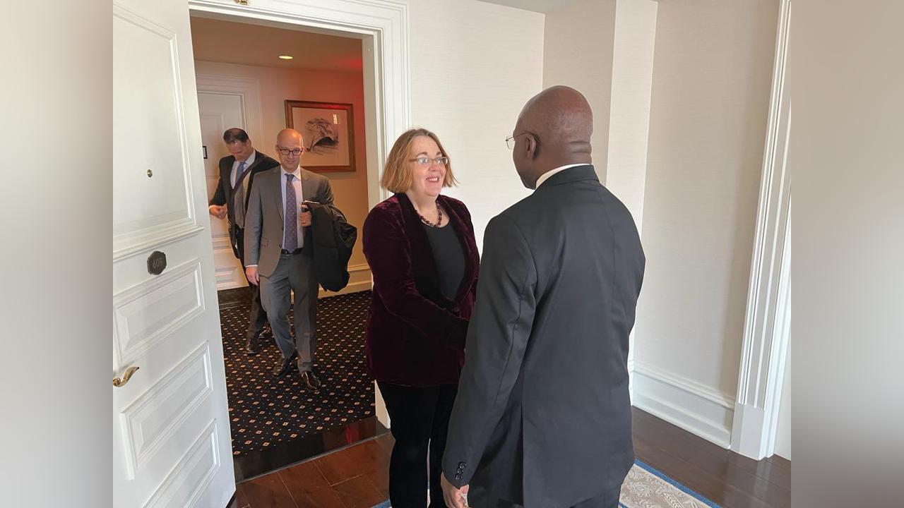 Minister Téte António meeting with the Assistant Secretary of State for African Affairs of the North American State Department, Molly Phee Minister Téte António meeting with the Assistant Secretary of State for African Affairs of the North American State Department, Molly Phee