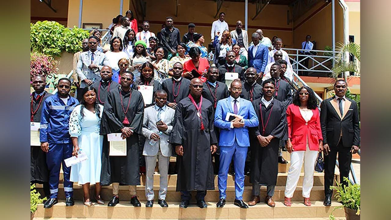 New lawyers receive professional certificates in Uíge New lawyers receive professional certificates in Uíge