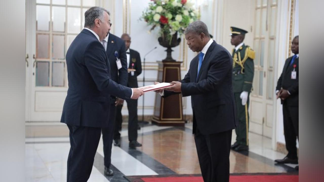 President of the Republic Accredits Eight New Ambassadors - Angola