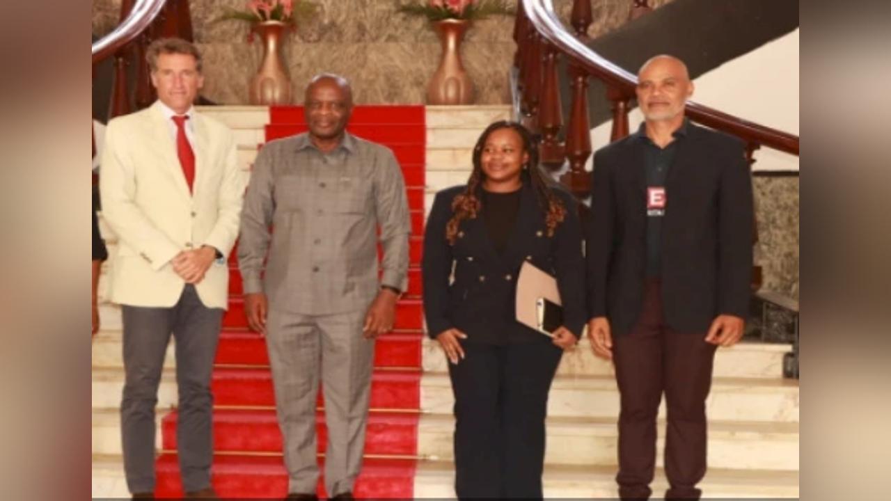 UK Ambassador Presents Scholarship Program in Uíge Province UK Ambassador Presents Scholarship Program in Uíge Province