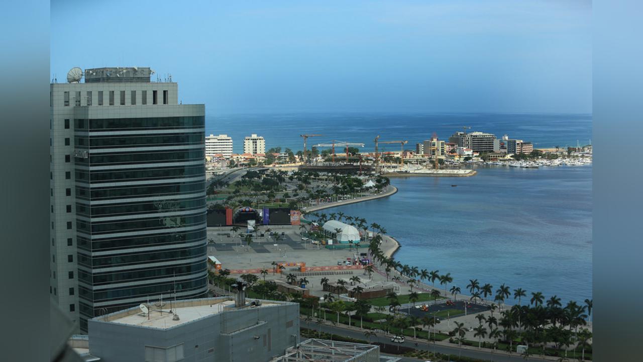 Moody'S Downgrades Angola'S Rating Outlook from Positive to Stable Moody'S Downgrades Angola'S Rating Outlook from Positive to Stable