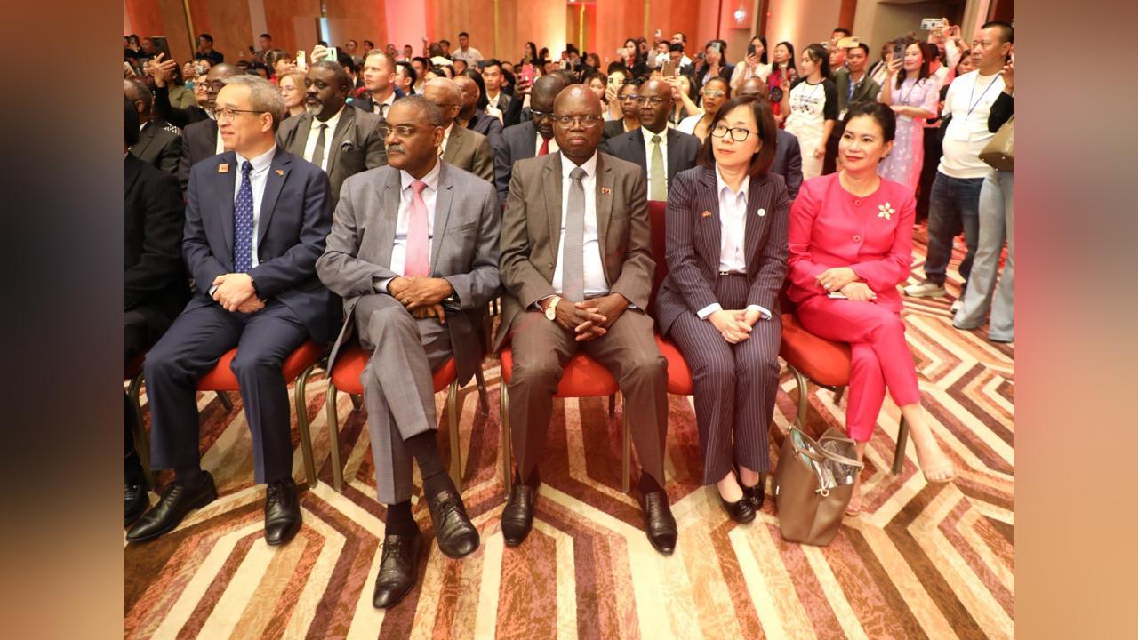 President João Lourenço Praises Historic Ties with Vietnam
