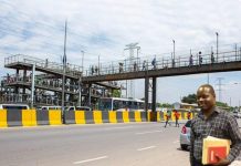 Pedestrians and Sidewalks Turned Markets in Luanda Pedestrians and Sidewalks Turned Markets in Luanda