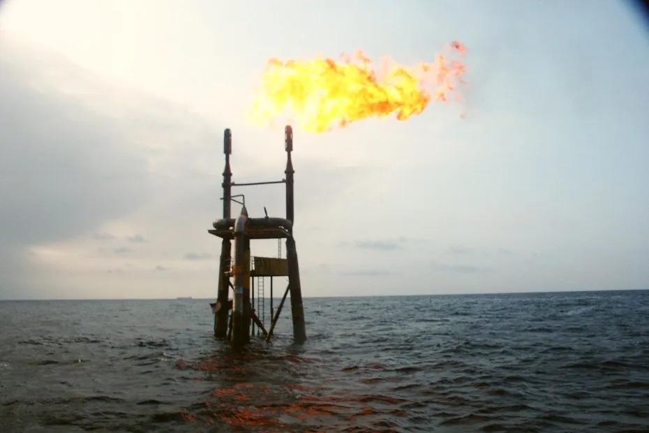 Angolan Oil Production Drops over 298,000 Barrels Angolan Oil Production Drops over 298,000 Barrels
