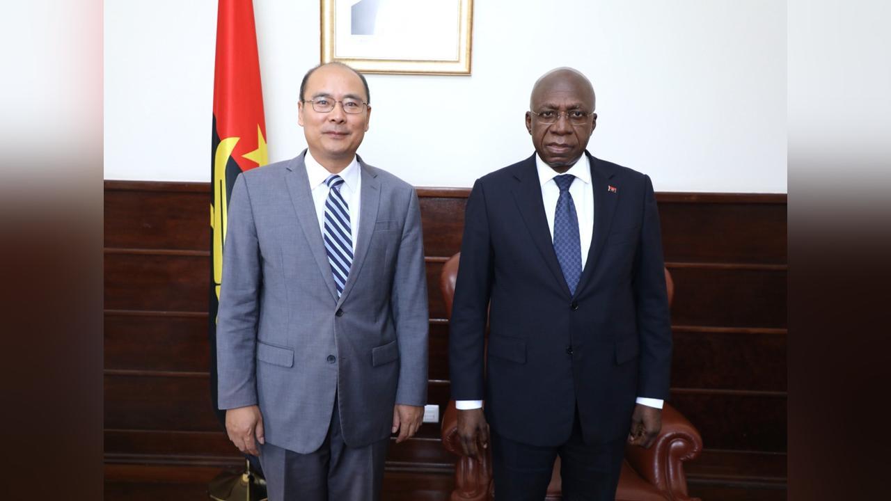 Ambassador Téte António Meets Chinese Ambassador Zhang Bin