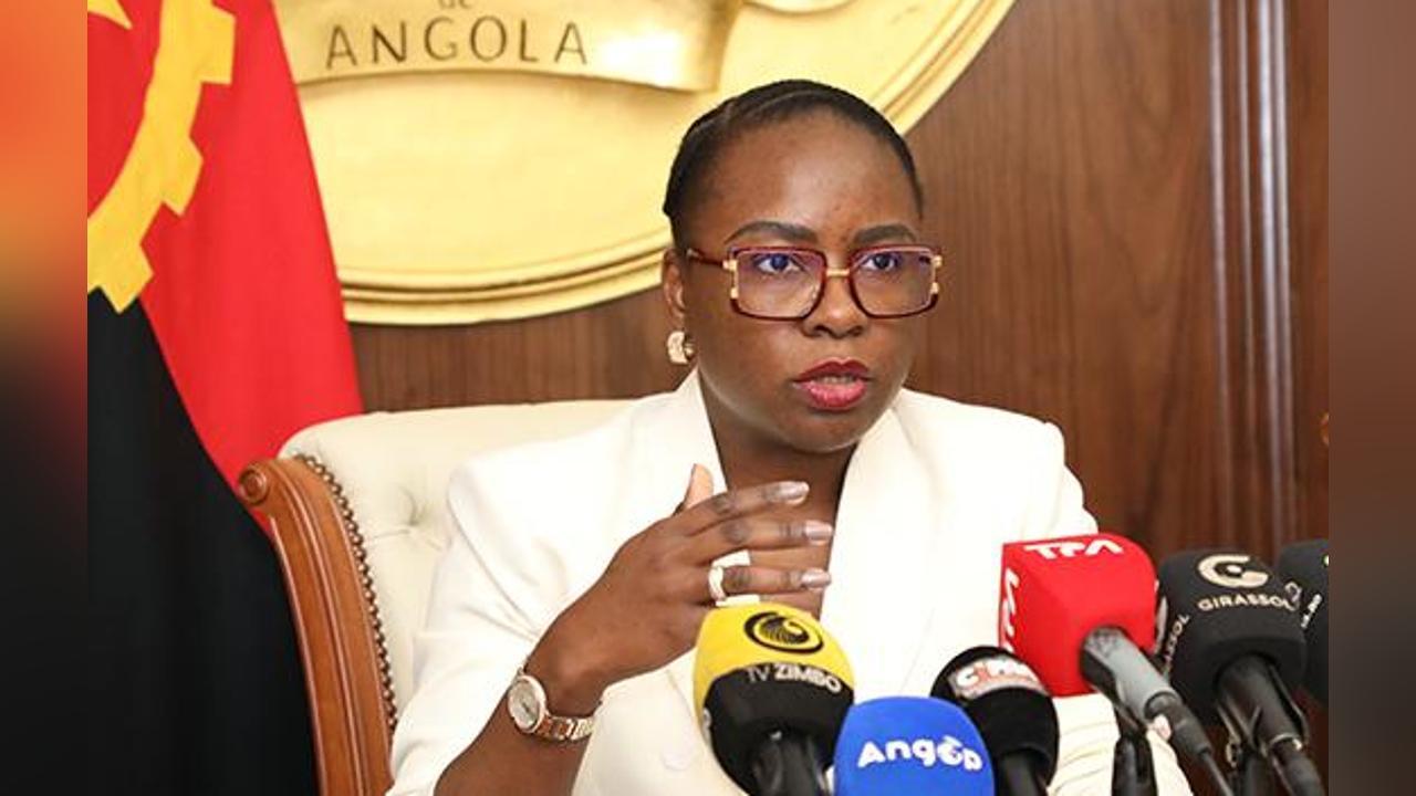 Angolan Government Collects Five Billion Kwanzas in Revenue Angolan Government Collects Five Billion Kwanzas in Revenue