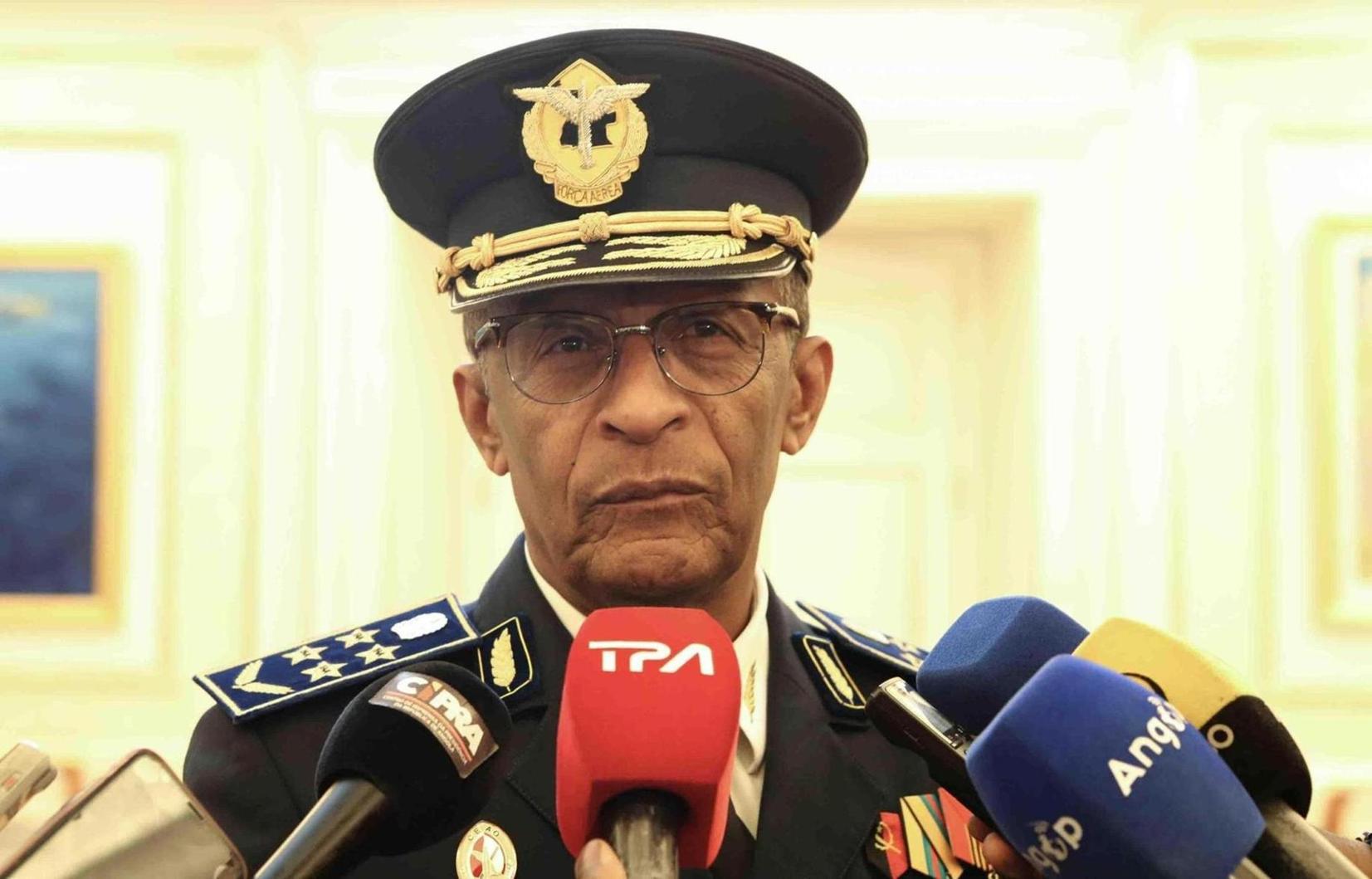 Over 60 Angolan Officers Decorated with Defense Medals Over 60 Angolan Officers Decorated with Defense Medals