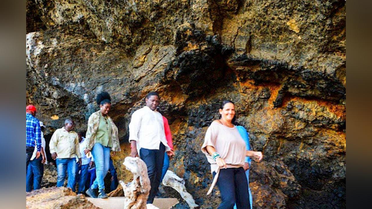 Lack of Transportation Hinders Tourism in Namibe Province Lack of Transportation Hinders Tourism in Namibe Province