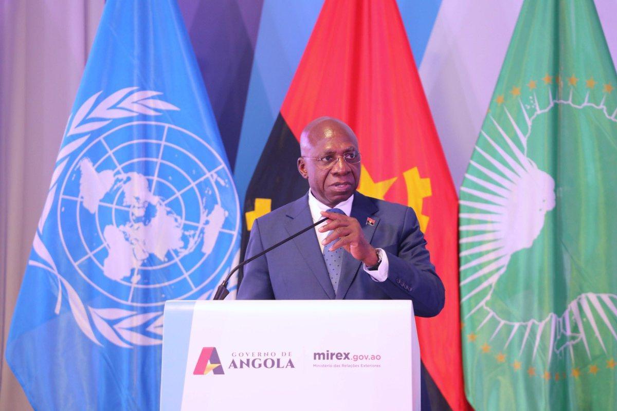 Angolan Foreign Ministry Honors Diplomats Angolan Foreign Ministry Honors Diplomats