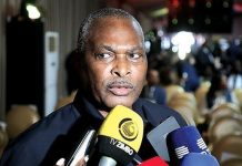 Abel Chivukuvuku Interacts with Voters in Úcua Abel Chivukuvuku Interacts with Voters in Úcua