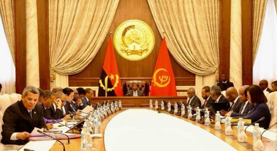 Cabinet Evaluates Customs Warehouse Transformation Cabinet Evaluates Customs Warehouse Transformation