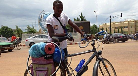 Carlos Bossouvi fit le trajet Cotonou- Lyon à Vélo en 2014 Carlos Bossouvi fit le trajet Cotonou- Lyon à Vélo en 2014