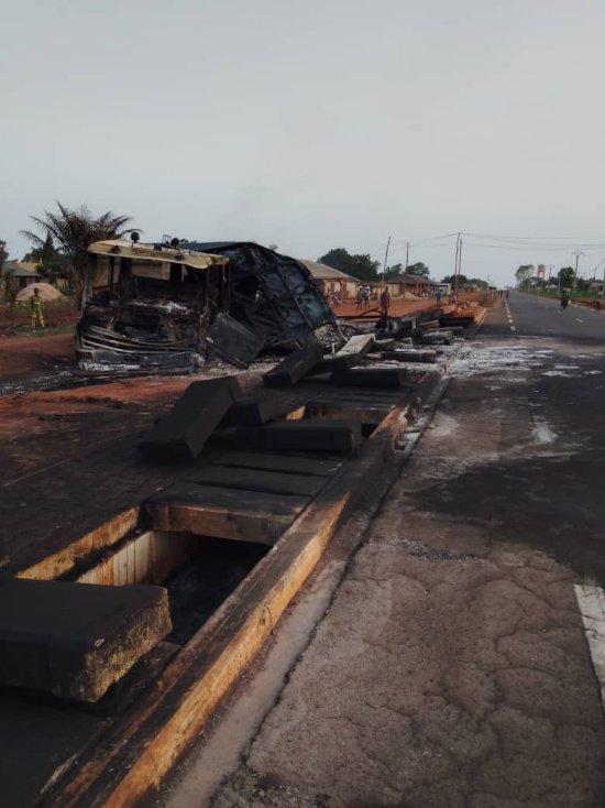 Un camion en feu sur l’axe Kétou-Idigny ce samedi Un camion en feu sur l’axe Kétou-Idigny ce samedi