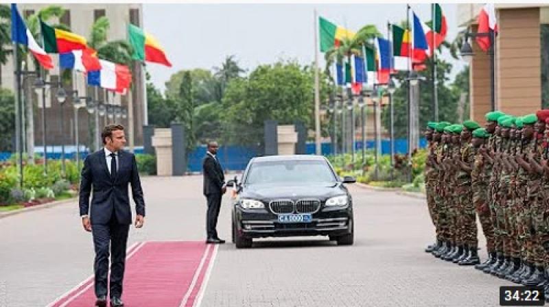 Emmanuel Macron humilié ? La rencontre du président français avec un ministre du Bénin moquée sur les réseaux sociaux