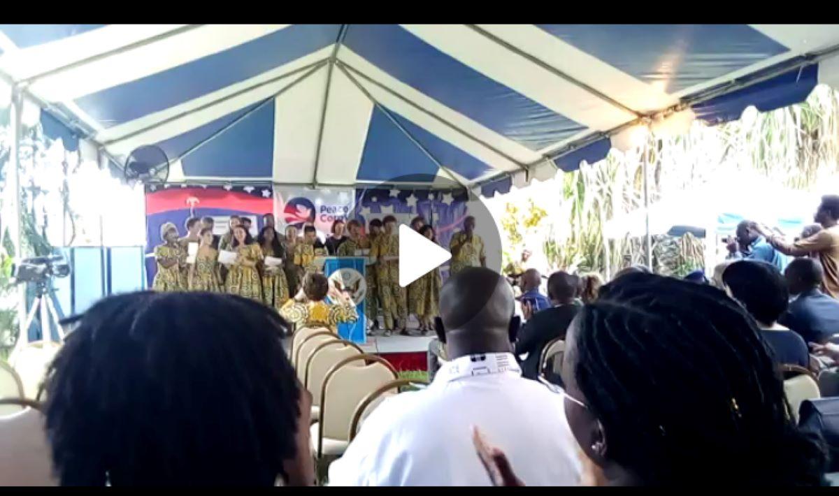 Bénin : prestation de serment de 18 nouveaux volontaires du Corps de la Paix Américain Bénin : prestation de serment de 18 nouveaux volontaires du Corps de la Paix Américain