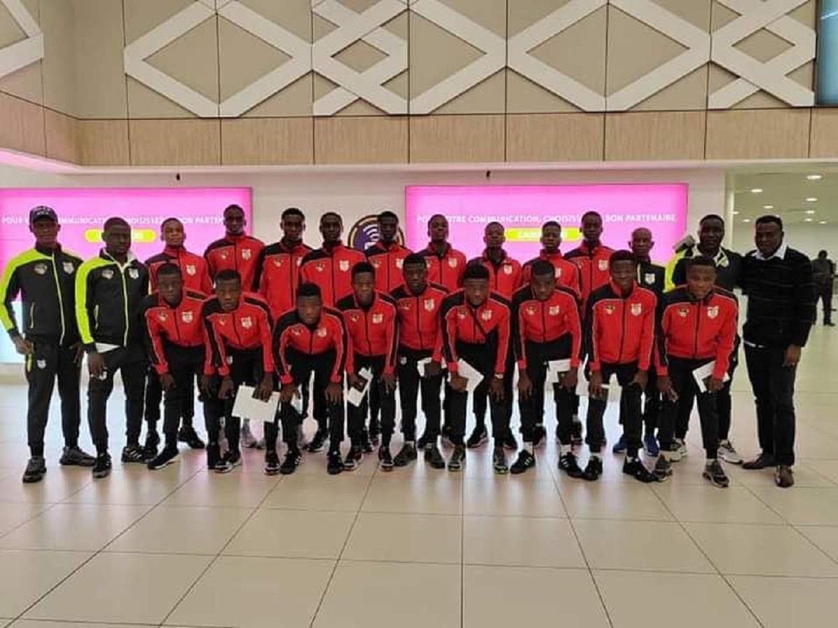 Mondial de foot scolaire 2023: les Guépards du CEG Sainte Rita accueillis en héros à Cotonou (vidéo) Mondial de foot scolaire 2023: les Guépards du CEG Sainte Rita accueillis en héros à Cotonou (vidéo)