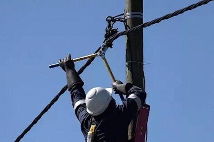 En Afrique de l’Ouest, les efforts d’électrification sont plombés par la faiblesse des réseaux de transport En Afrique de l’Ouest, les efforts d’électrification sont plombés par la faiblesse des réseaux de transport