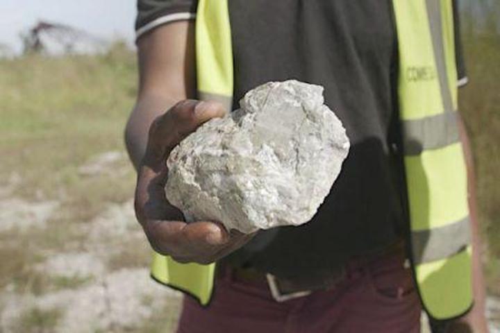 En Afrique, la ruée sur le lithium s’accompagne de corruption et de violations des droits humains En Afrique, la ruée sur le lithium s’accompagne de corruption et de violations des droits humains