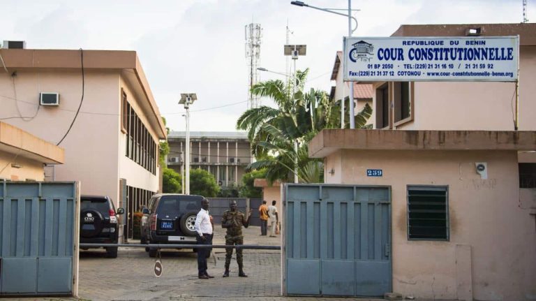 Conformité à La Constitution De La Loi Organique Sur Le Ces Ce Qui Conformité à La Constitution De La Loi Organique Sur Le Ces Ce Qui